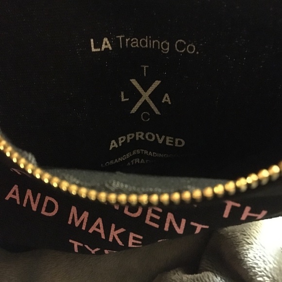 BNWT LA Trading Co Makeup Pouch - Picture 3 of 4